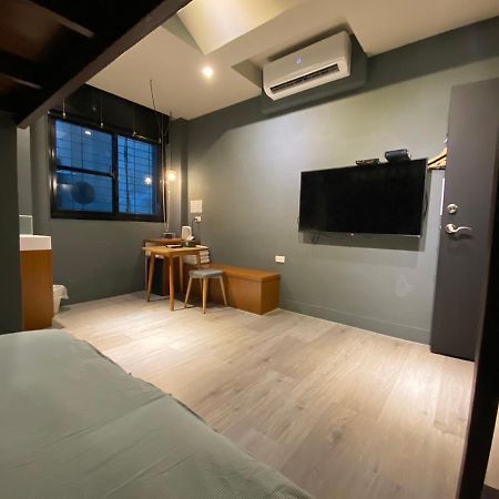 良文旅2館ryou Hotel Vintage - II Tainan Exteriör bild