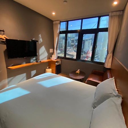 良文旅2館ryou Hotel Vintage - II Tainan Exteriör bild
