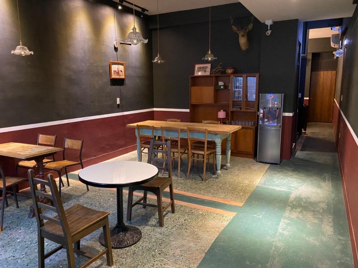 良文旅2館ryou Hotel Vintage - II Tainan Exteriör bild