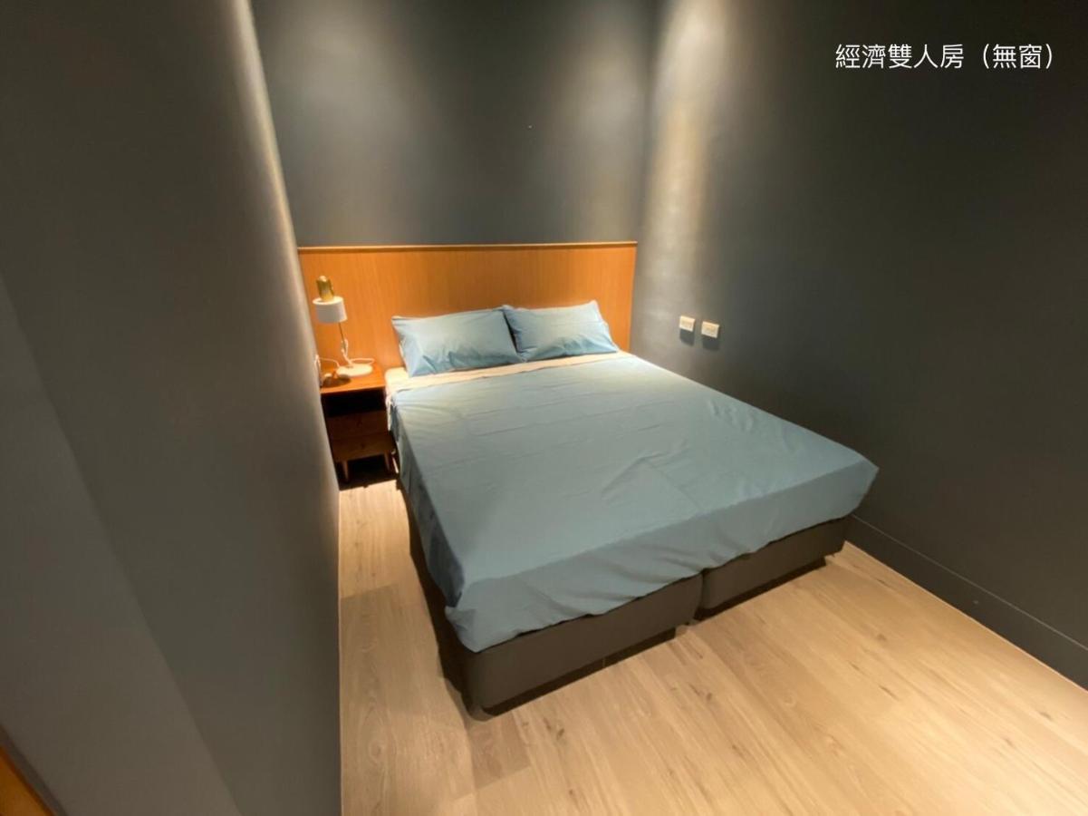 良文旅2館ryou Hotel Vintage - II Tainan Exteriör bild