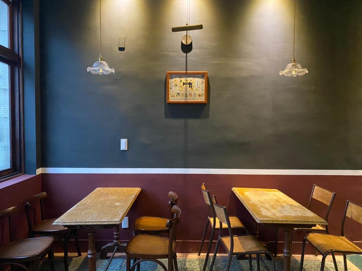 良文旅2館ryou Hotel Vintage - II Tainan Exteriör bild
