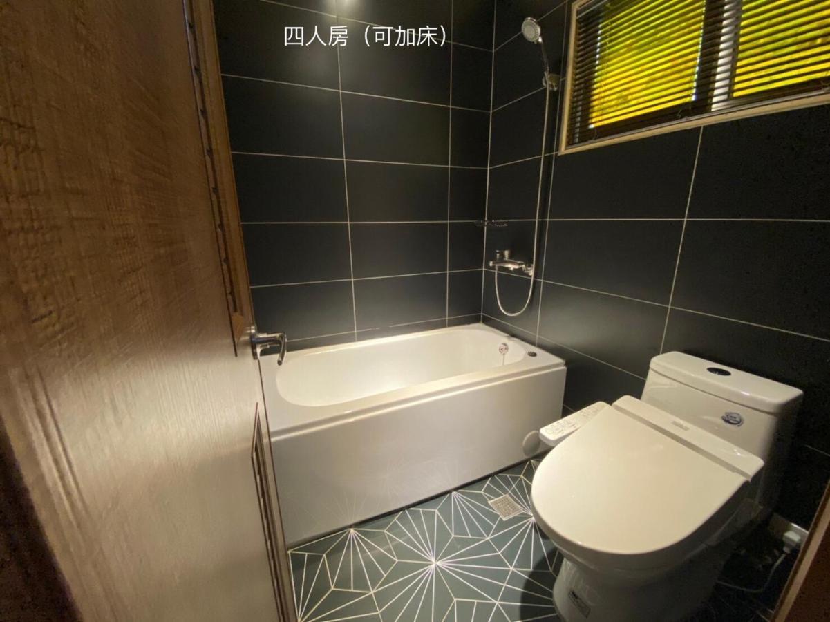 良文旅2館ryou Hotel Vintage - II Tainan Exteriör bild