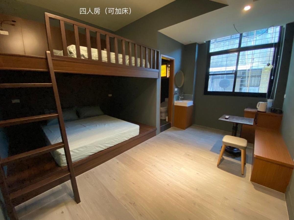 良文旅2館ryou Hotel Vintage - II Tainan Exteriör bild