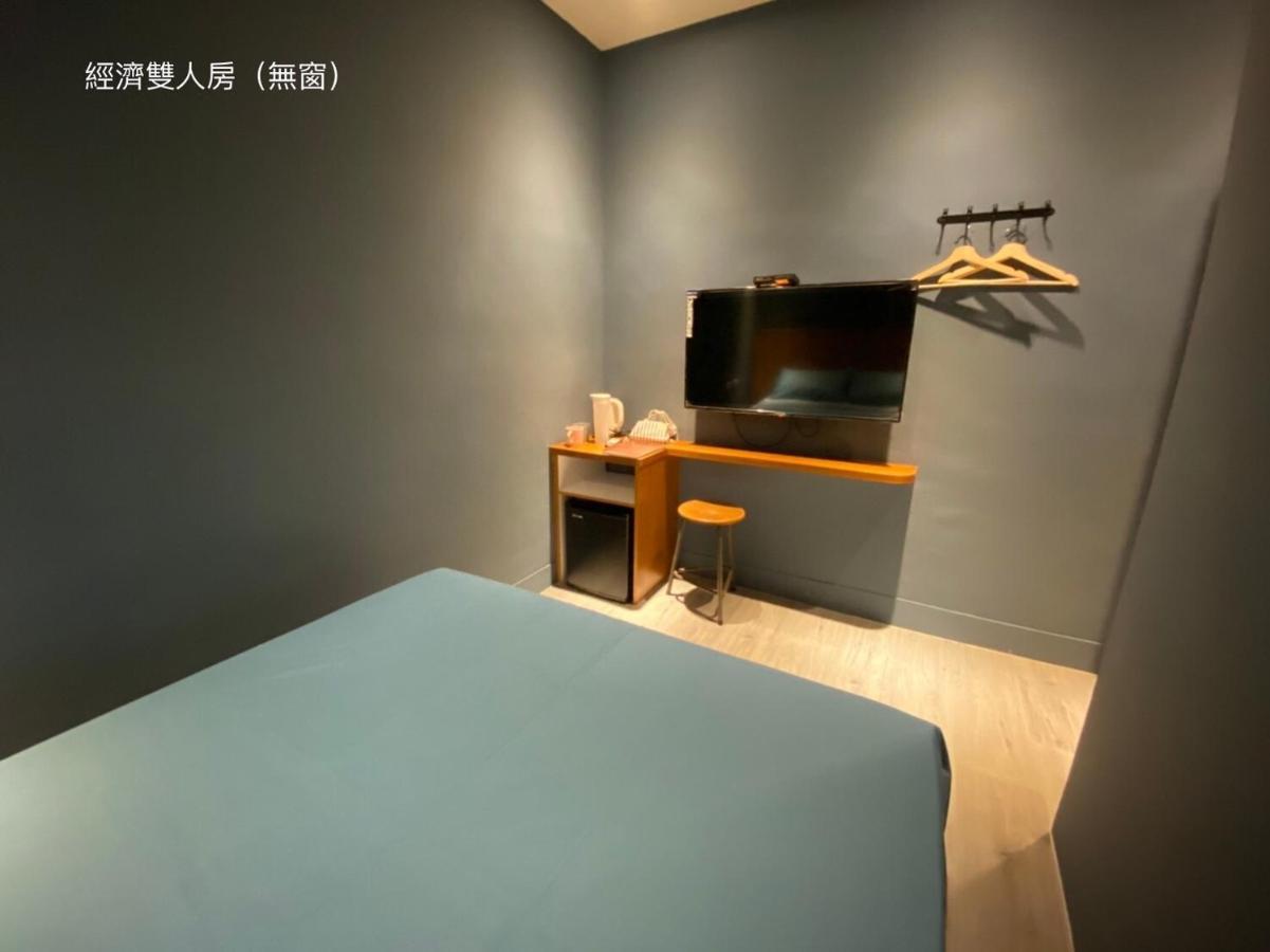 良文旅2館ryou Hotel Vintage - II Tainan Exteriör bild