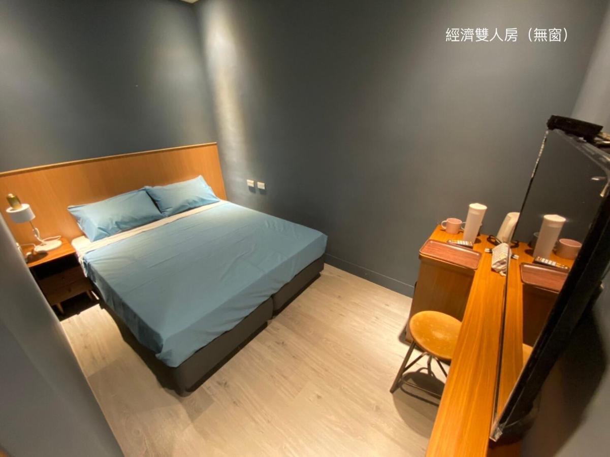 良文旅2館ryou Hotel Vintage - II Tainan Exteriör bild