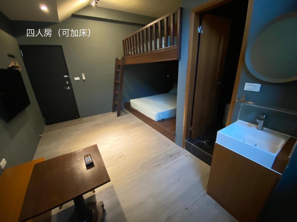 良文旅2館ryou Hotel Vintage - II Tainan Exteriör bild