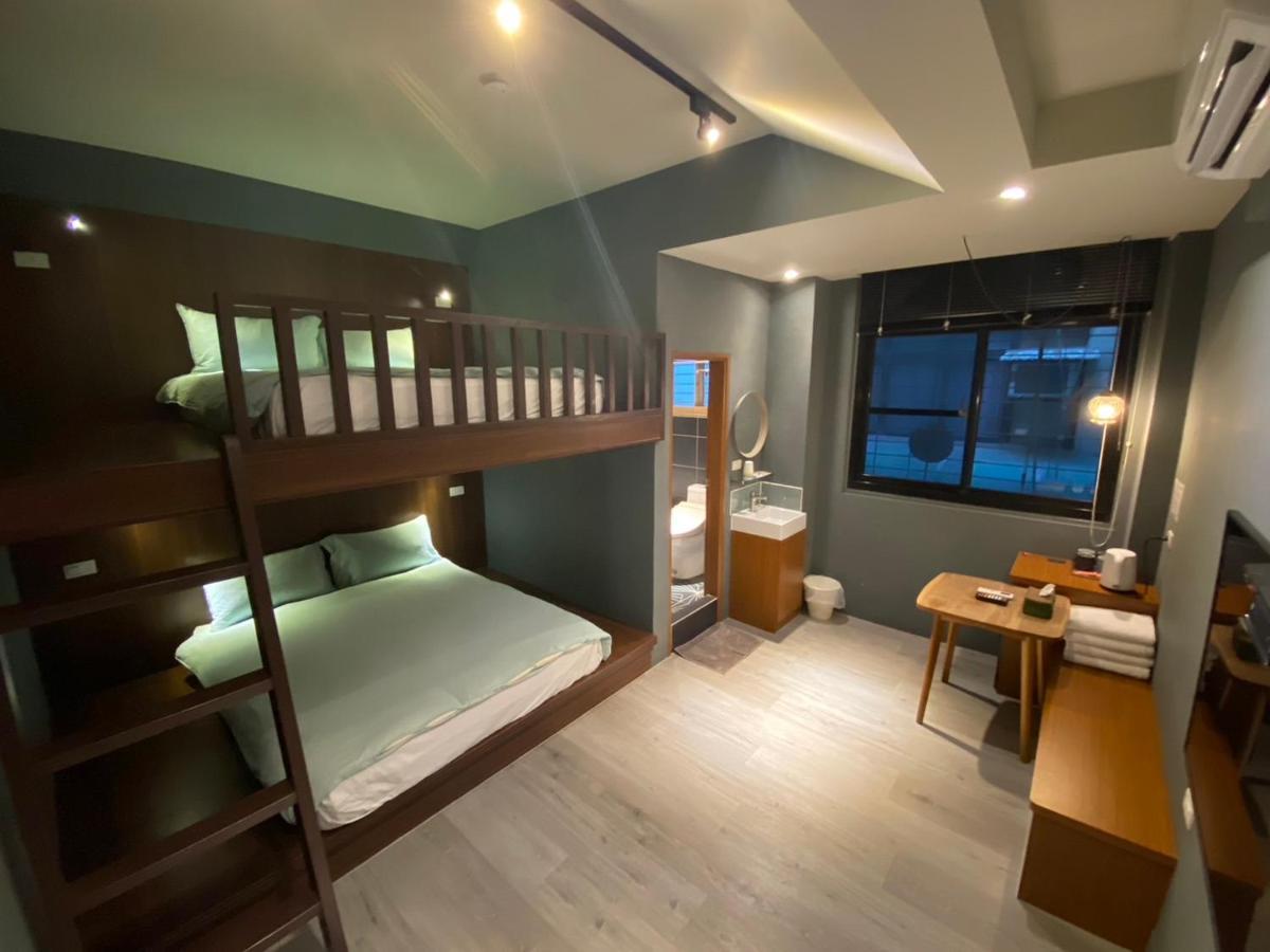 良文旅2館ryou Hotel Vintage - II Tainan Exteriör bild