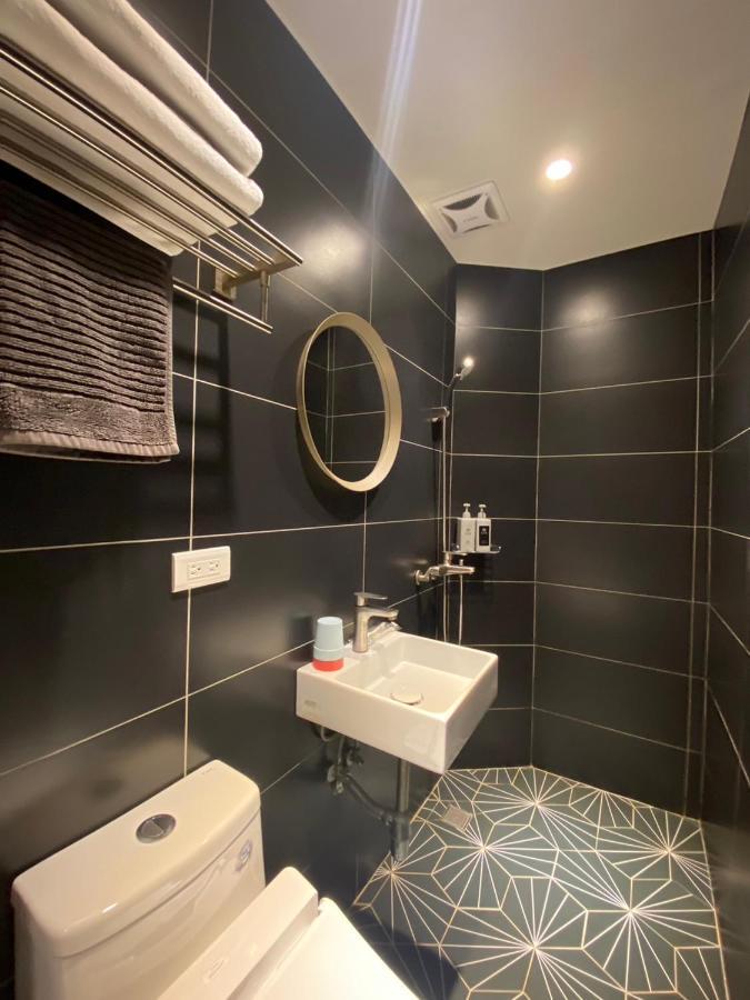 良文旅2館ryou Hotel Vintage - II Tainan Exteriör bild