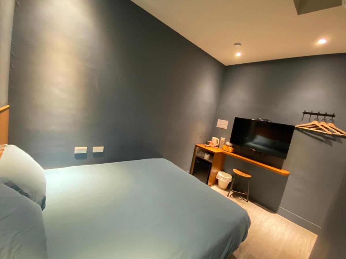 良文旅2館ryou Hotel Vintage - II Tainan Exteriör bild