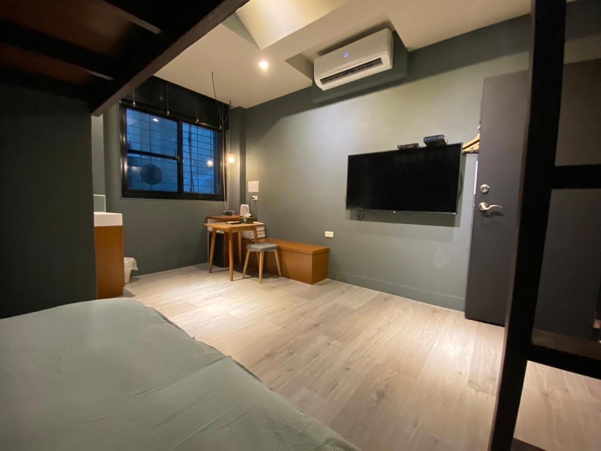 良文旅2館ryou Hotel Vintage - II Tainan Exteriör bild