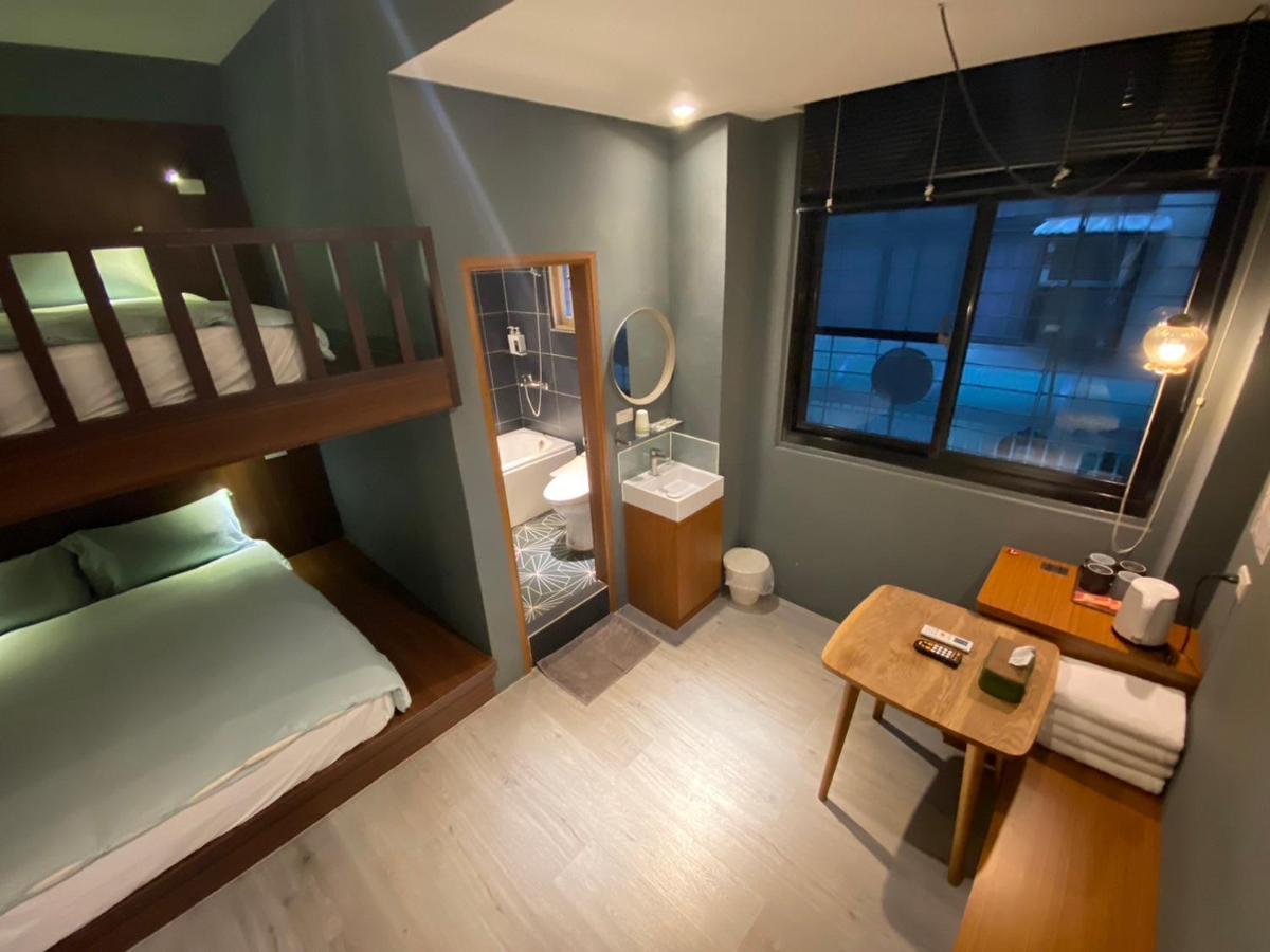 良文旅2館ryou Hotel Vintage - II Tainan Exteriör bild