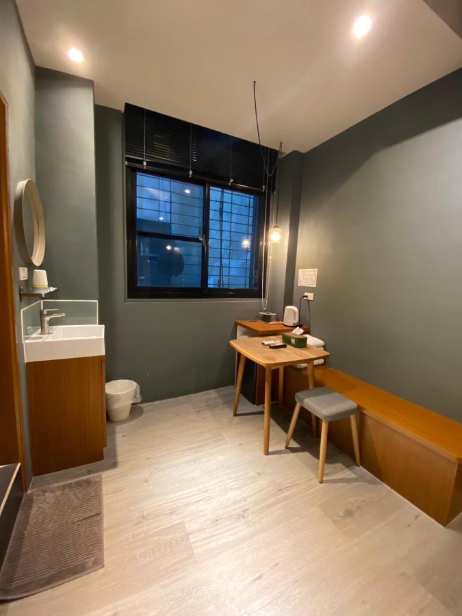 良文旅2館ryou Hotel Vintage - II Tainan Exteriör bild