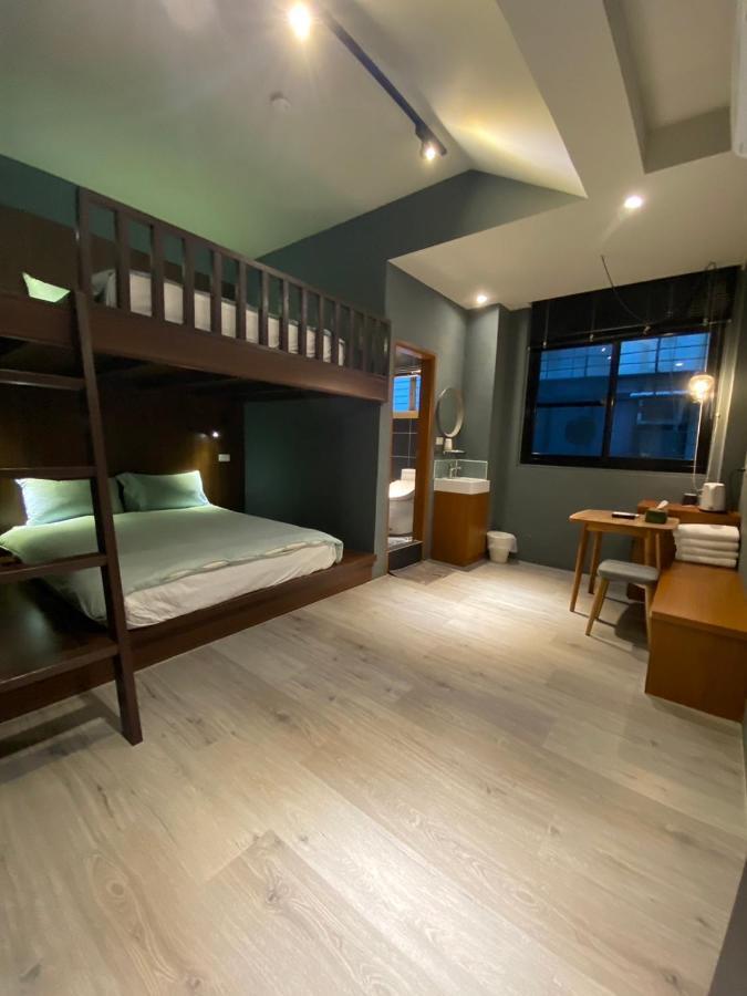 良文旅2館ryou Hotel Vintage - II Tainan Exteriör bild