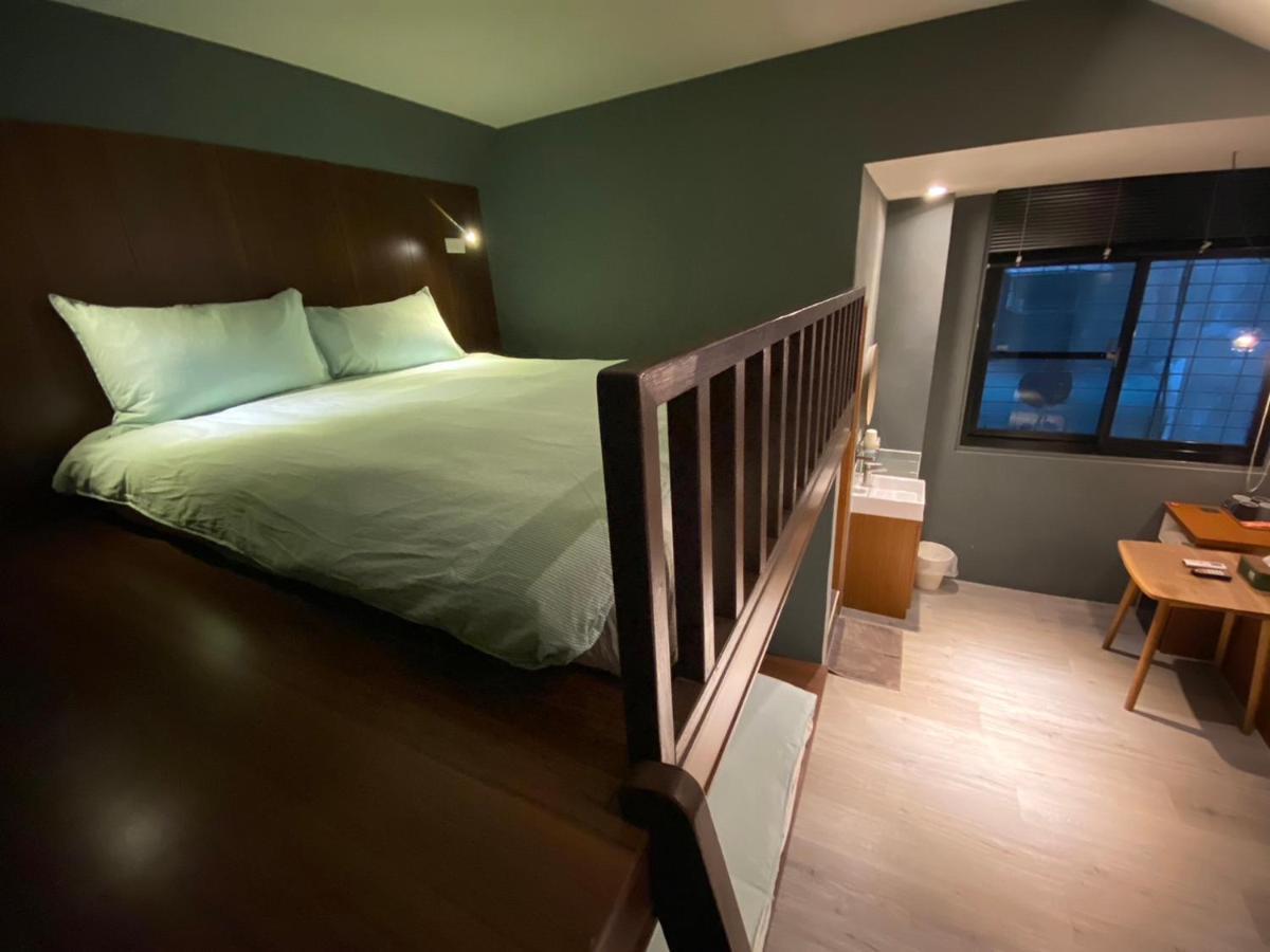 良文旅2館ryou Hotel Vintage - II Tainan Exteriör bild