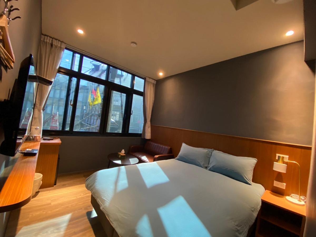 良文旅2館ryou Hotel Vintage - II Tainan Exteriör bild