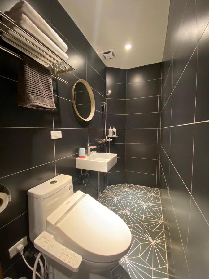 良文旅2館ryou Hotel Vintage - II Tainan Exteriör bild